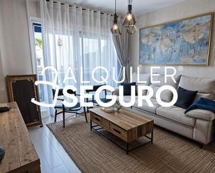 Sala d'estar de Pis de lloguer en San Juan de Aznalfarache amb Aire condicionat, Terrassa i Piscina
