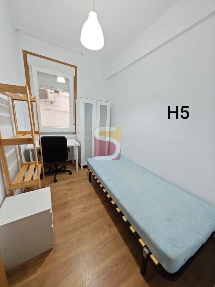 Bedroom of Flat to share in Vigo   with Heating and Furnished