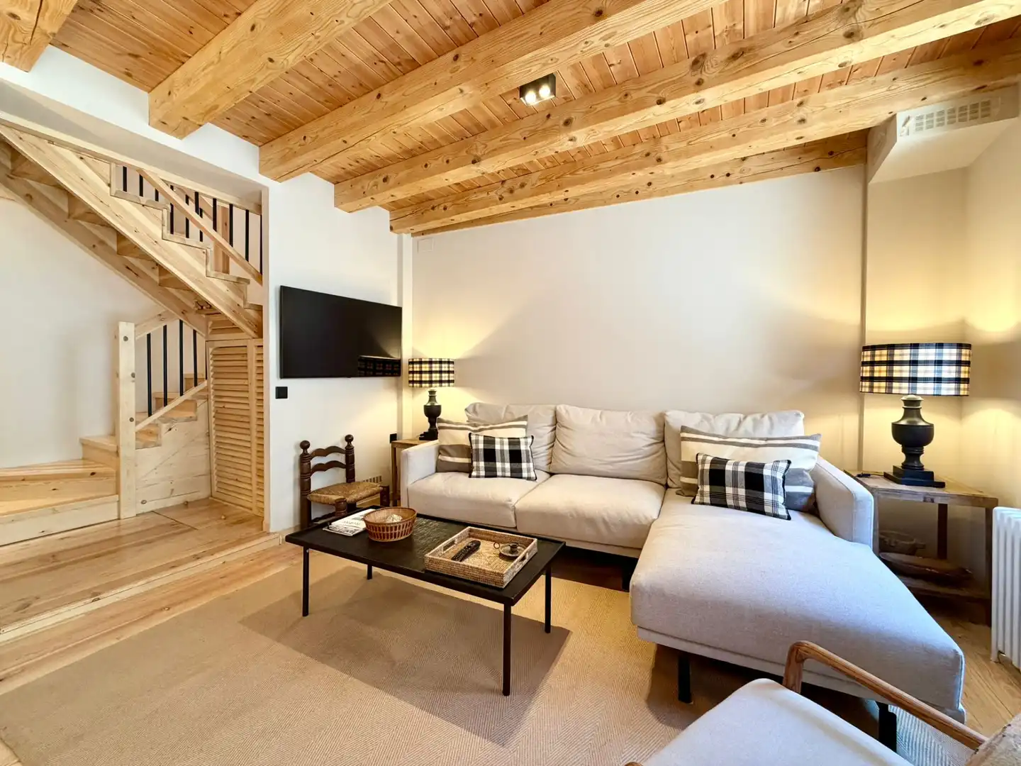 Sala d'estar de Casa adosada en venda en Es Bòrdes amb Parquet i Terrassa