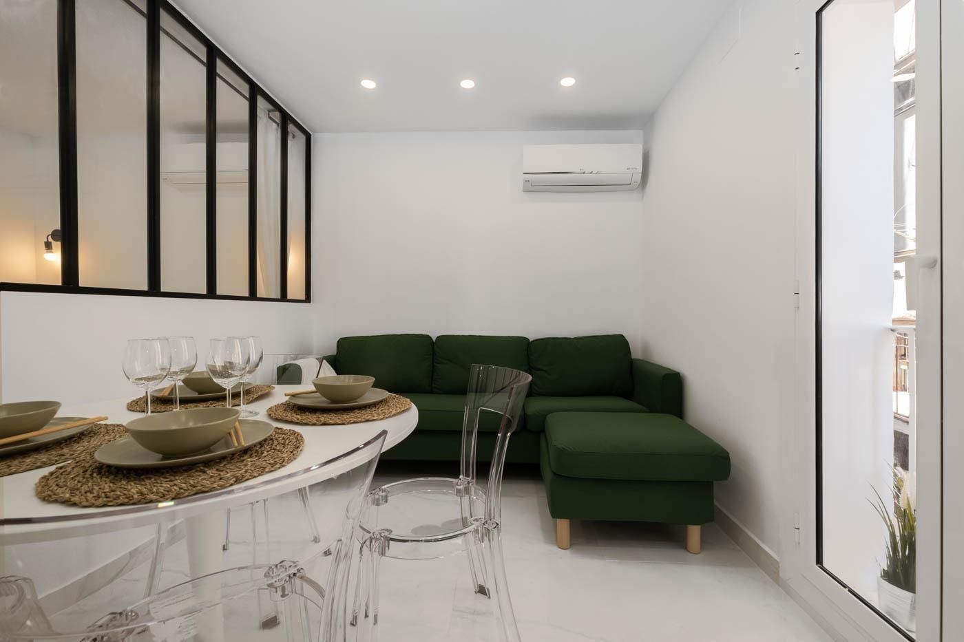 Sala d'estar de Planta baixa en venda en  Barcelona Capital amb Aire condicionat i Balcó