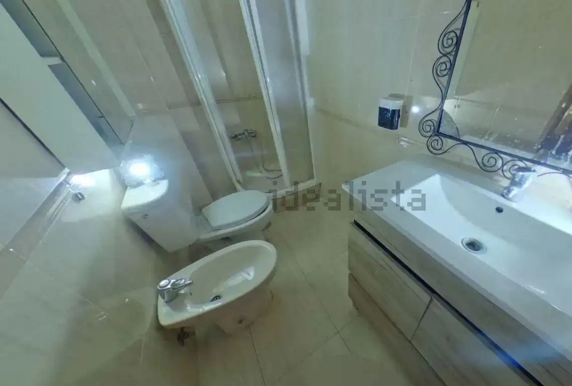 Bathroom of Flat for sale in Madrid  with Parquet flooring