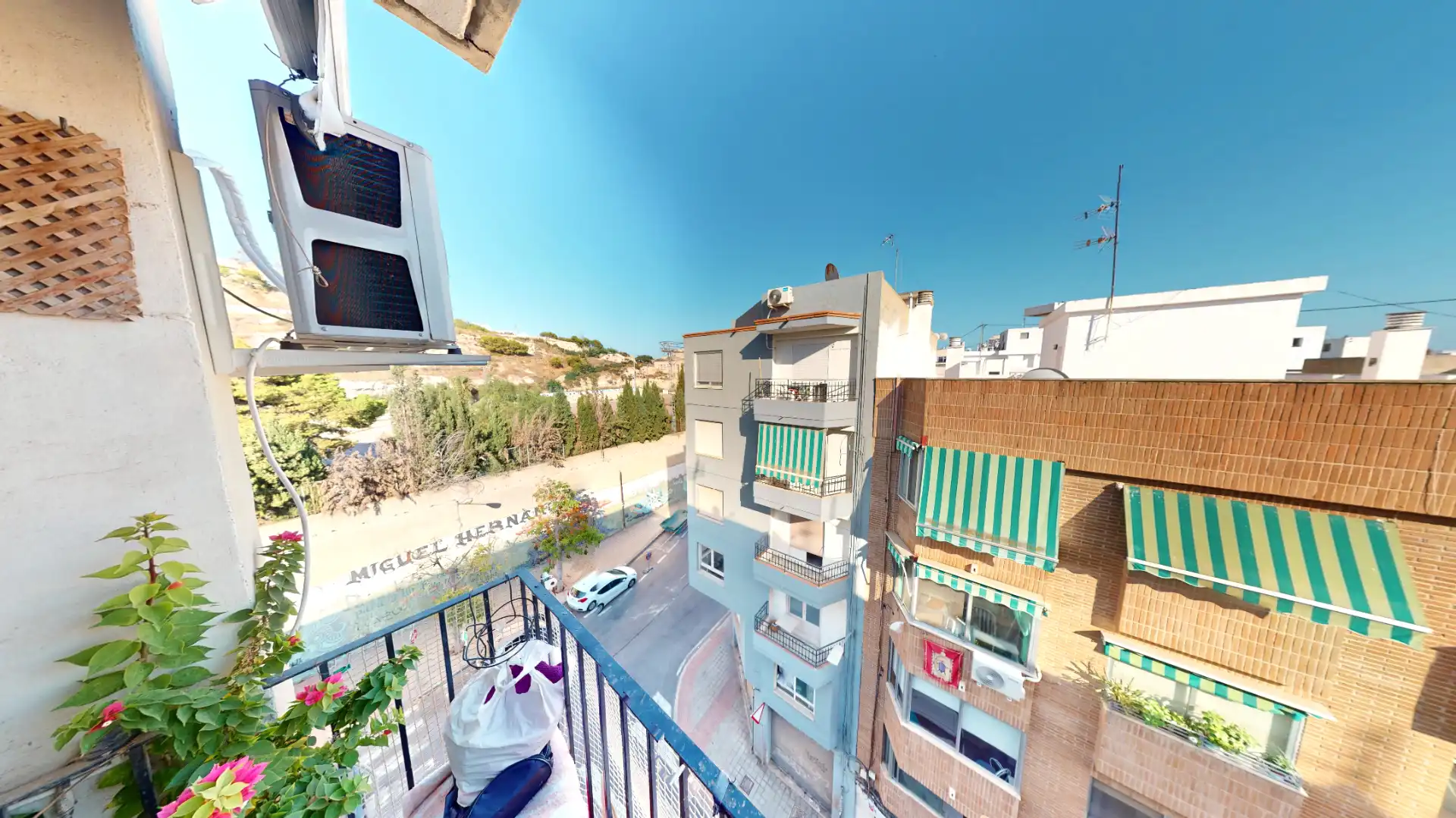 Außenansicht von Wohnung zum Verkauf in Alicante / Alacant mit Klimaanlage, Heizung und Parkett