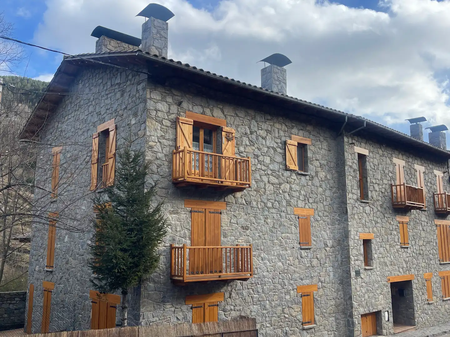 Vista exterior de Àtic en venda en Setcases amb Calefacció, Parquet i Traster