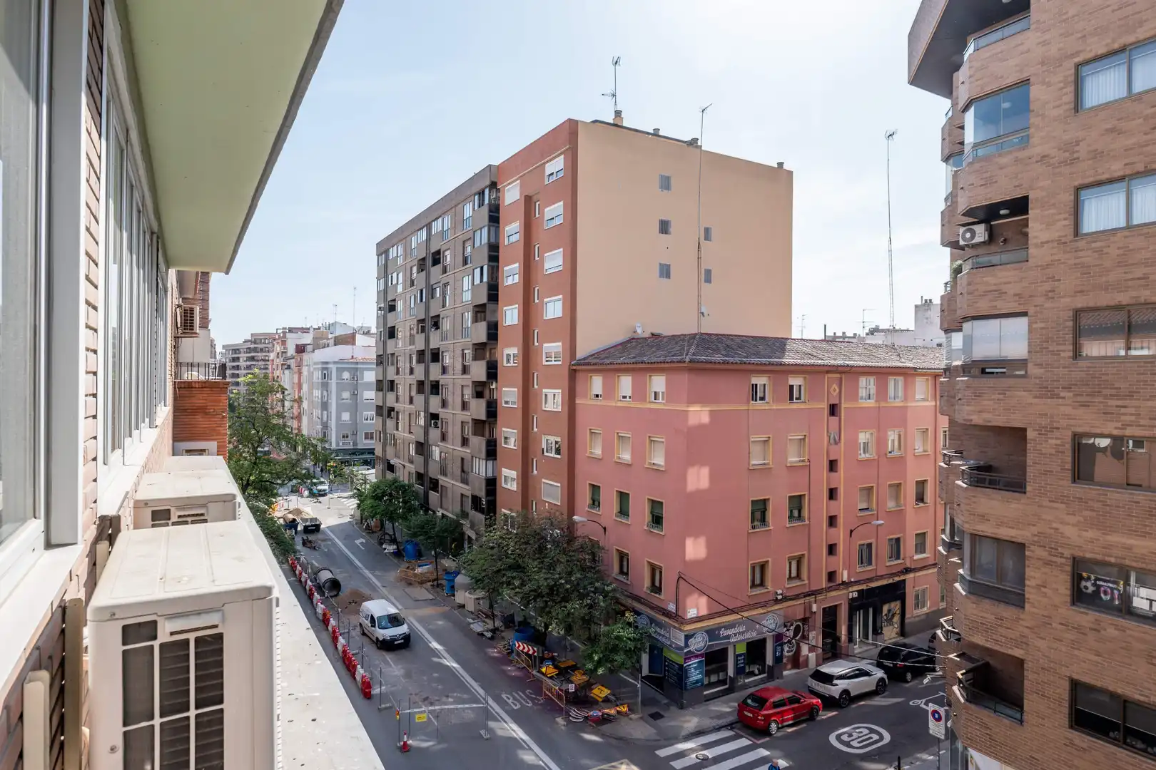 Vista exterior de Oficina de lloguer en Zaragoza amb Aire condicionat