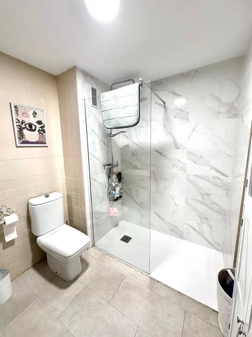 Baño de Apartamento en venta en Marbella con Jardín privado, Terraza y Trastero