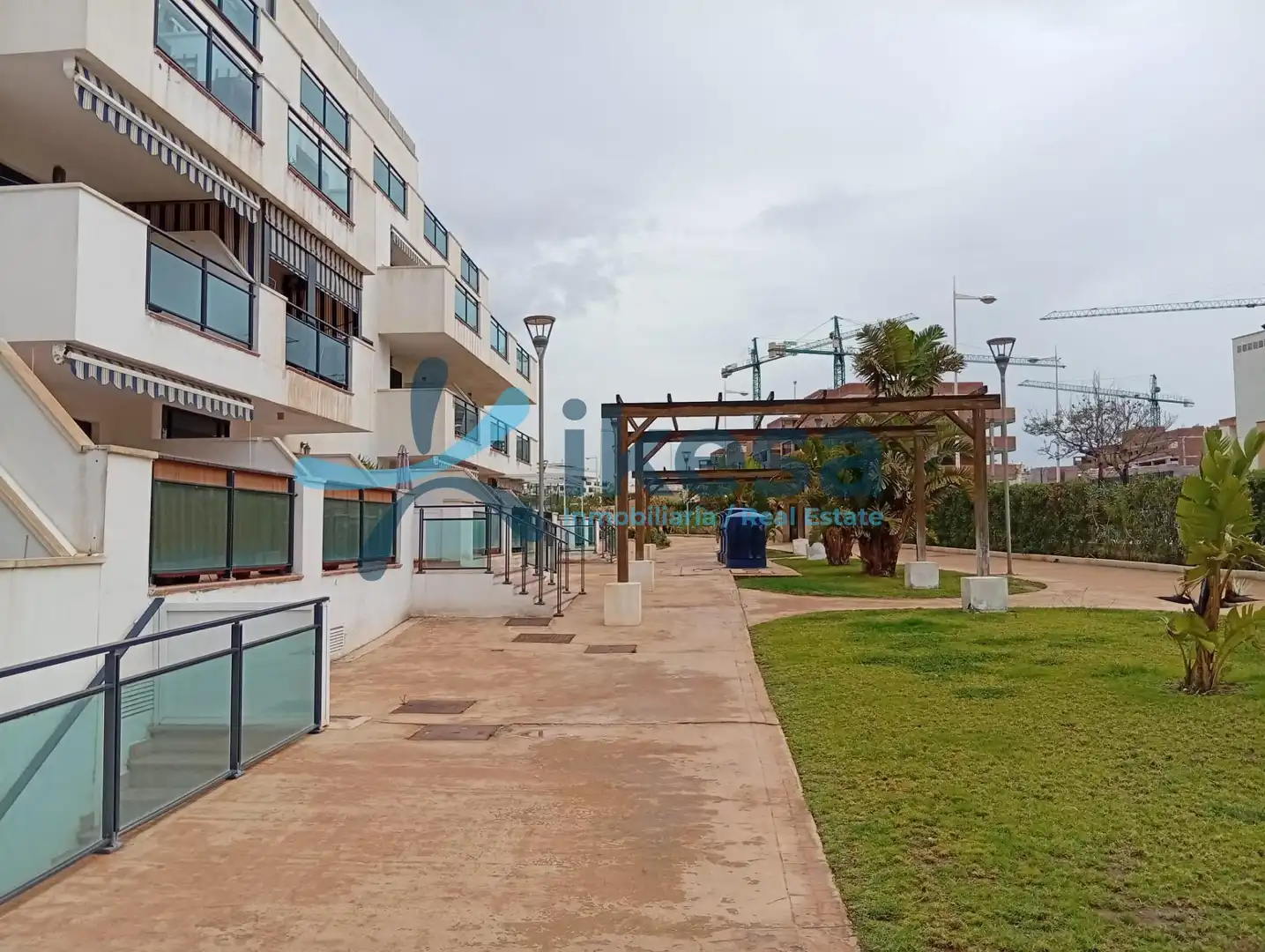 Vista exterior de Apartamento en venta en Almería con Piscina comunitaria