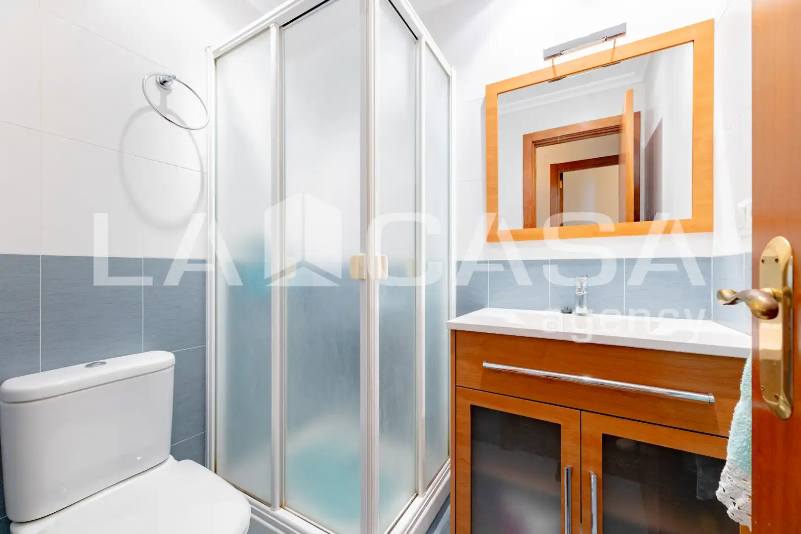 Bathroom of Flat for sale in Valencia  with Air Conditioner and Balcony