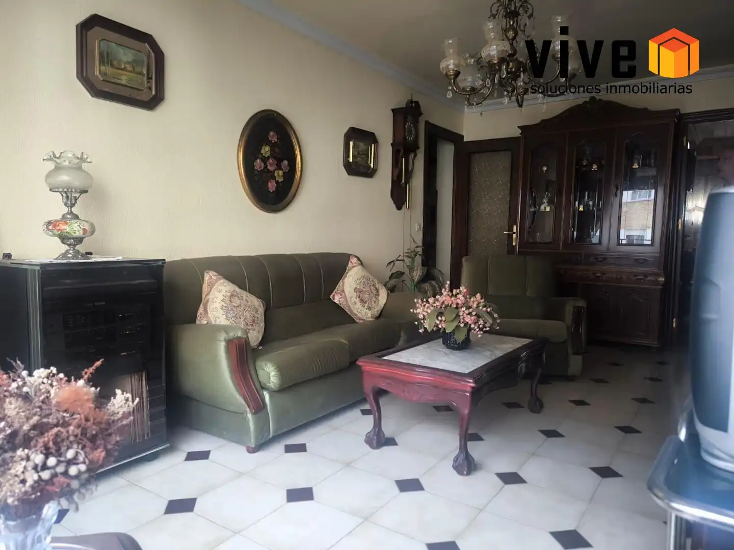 Living room of Flat for sale in Sevilla  with Air Conditioner, Terrace and Furnished