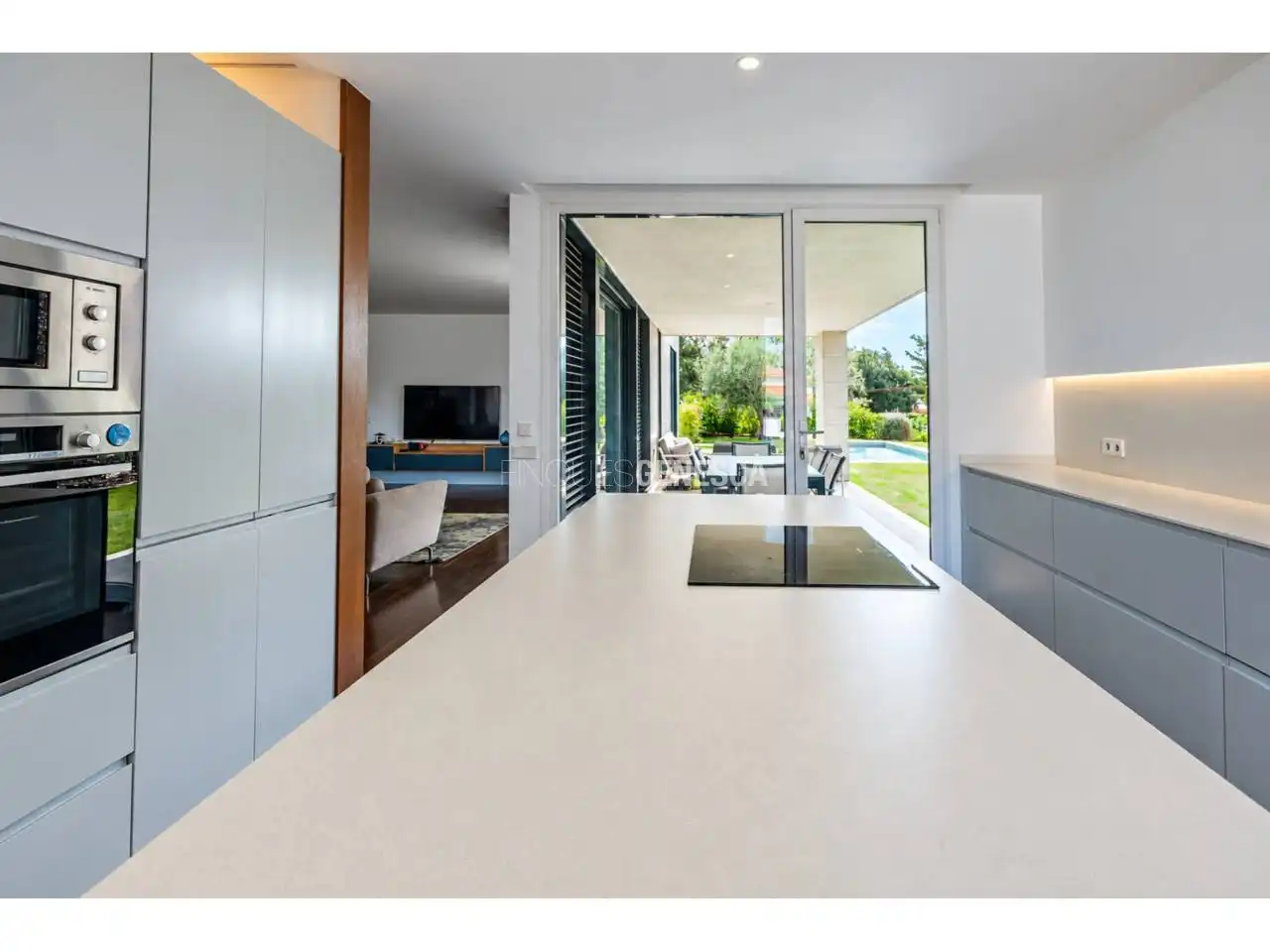 House with pool for sale in Calle Pinetells, imagen 3