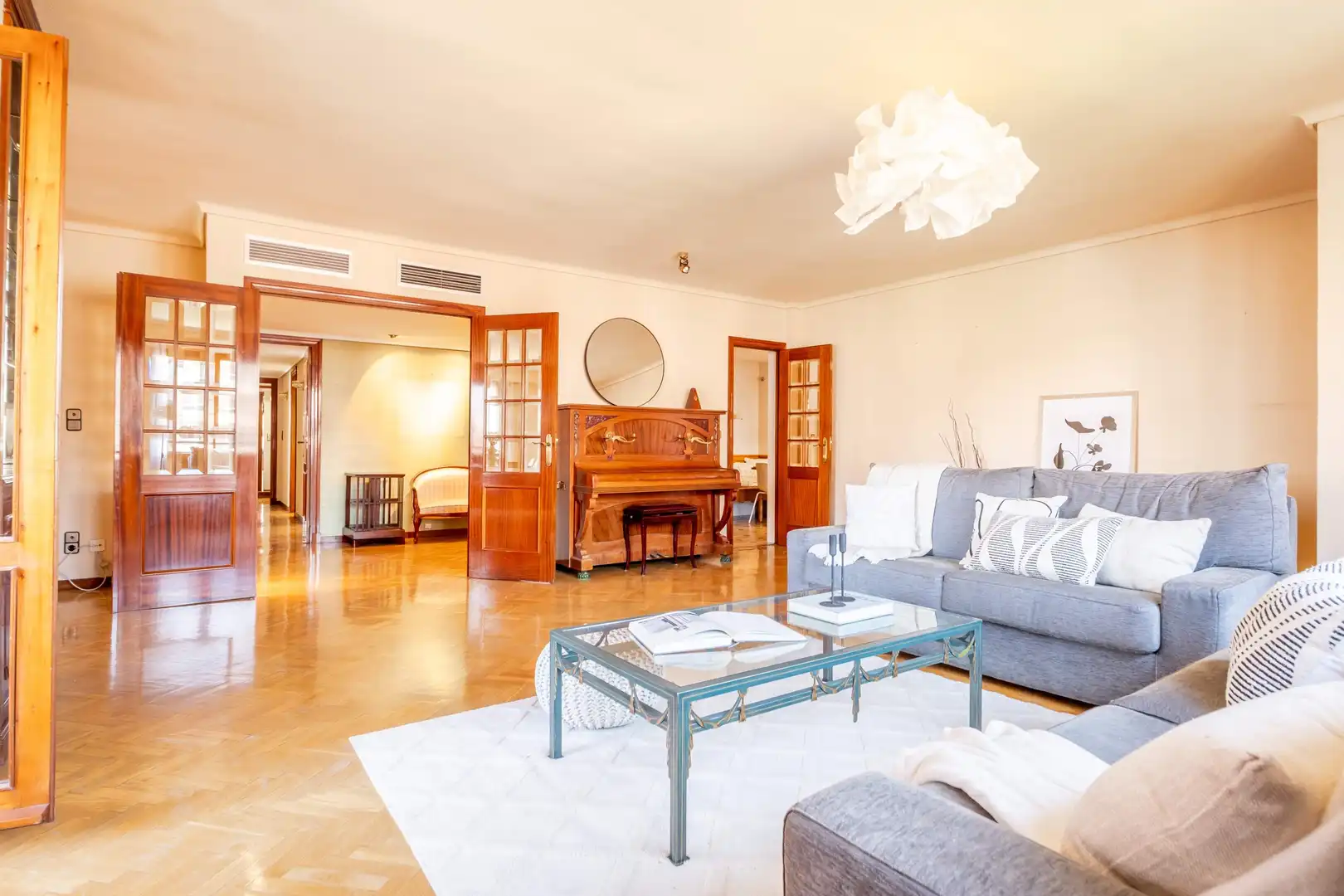 Living room of Flat for sale in Zaragoza  with Air Conditioner, Heating and Terrace