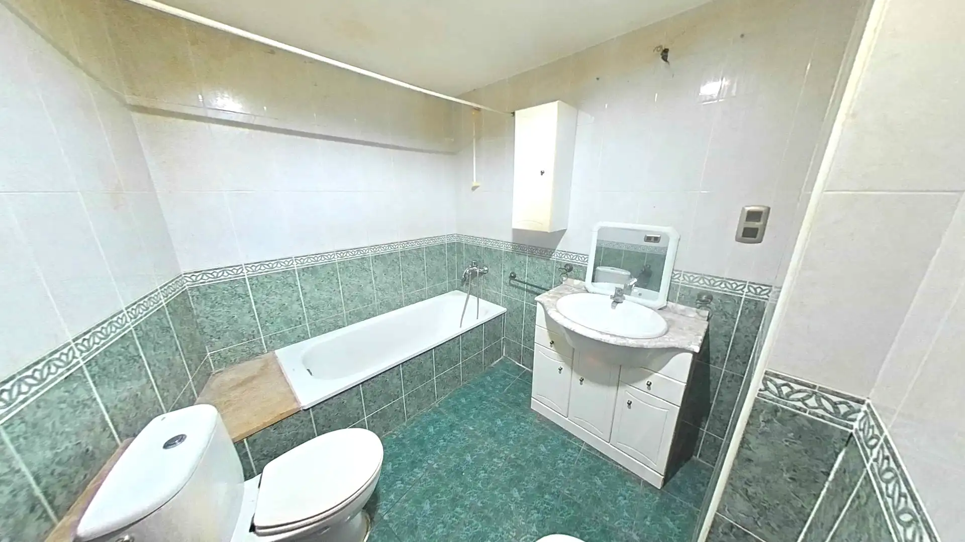 Bathroom of Flat for sale in Quart de Poblet  with Oven