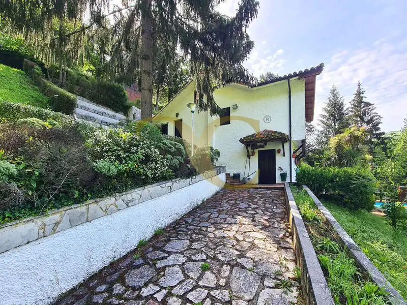 Vista exterior de Casa o chalet en venta en Caso con Calefacción, Jardín privado y Terraza