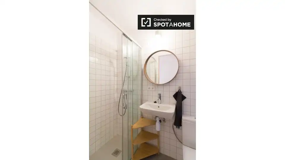 Bathroom of Flat for rent in Barcelona  with Air Conditioner, Heating and Furnished