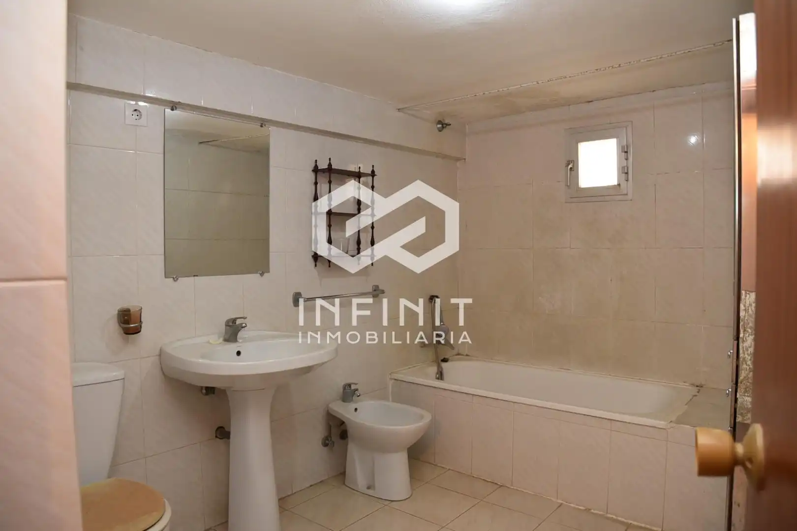 Bathroom of Houses for sale in Muduex  with Private garden, Storage room and Balcony