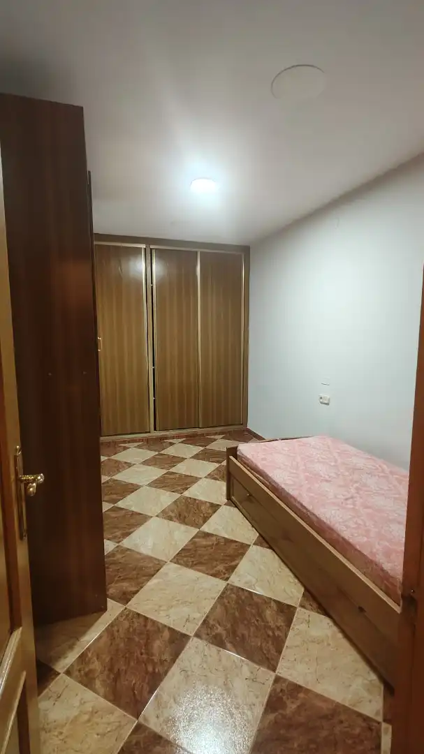 Dormitori de Casa o xalet en venda en Baza amb Calefacció i Moblat