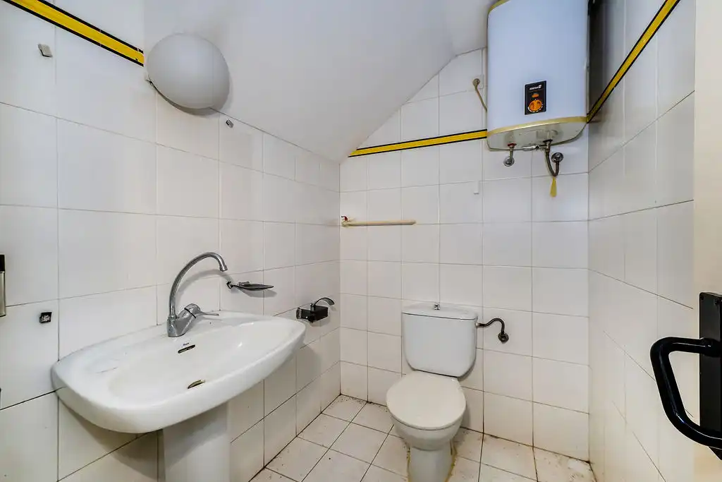 Bathroom of Commercial properties for rent in  Pamplona / Iruña