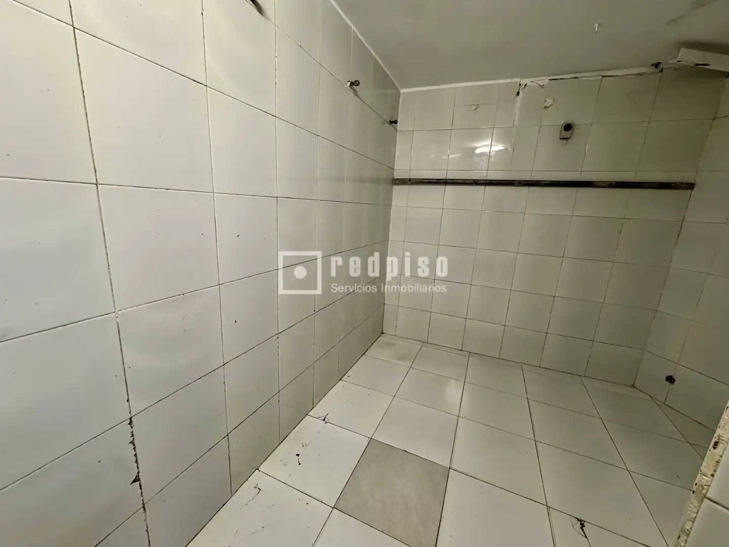 Baño de Local de alquiler en El Escorial con Aire acondicionado