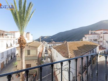 Casa con balcón en venta en Calle de la Iglesia 6