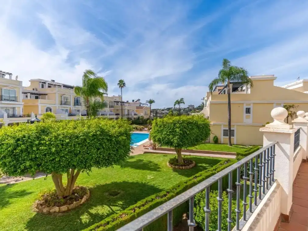 Vista exterior de Apartament de lloguer en Nueva Andalucía