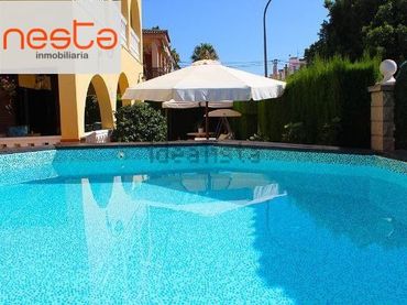 Casa amb balcó en venda a Calabardina
