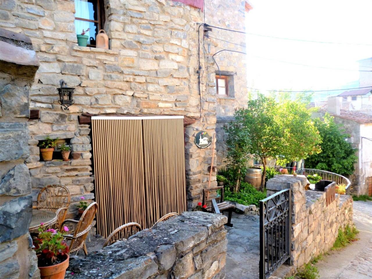 Vista exterior de Casa o chalet en venta en Soto En Cameros con Calefacción, Jardín privado y Terraza