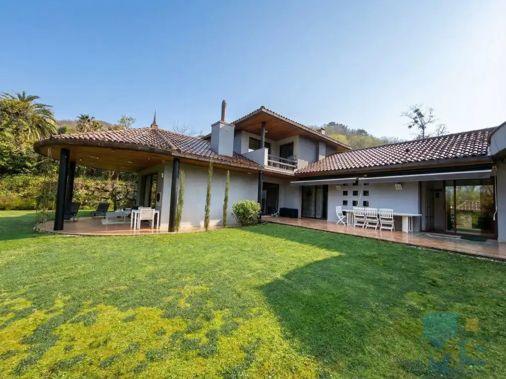 Vista exterior de Casa o chalet en venta en Hondarribia con Jardín privado, Piscina y Amueblado