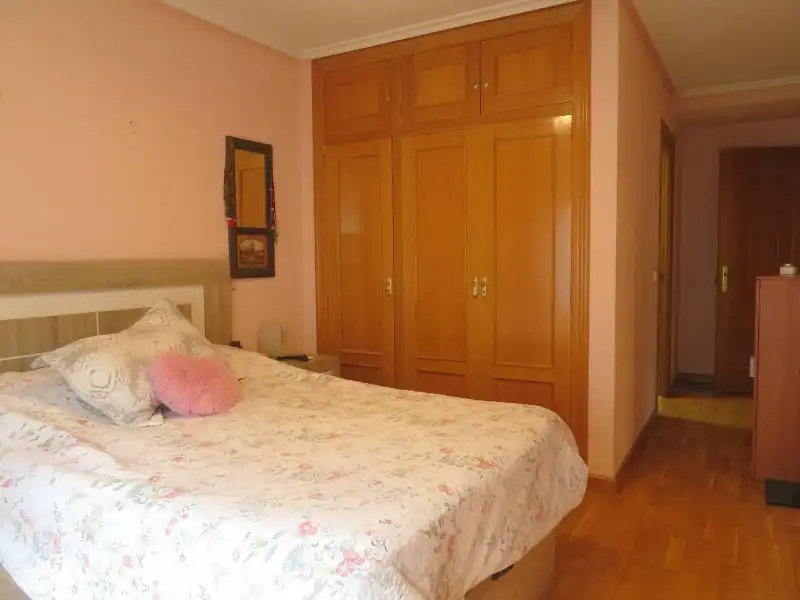 Habitación de Apartamento en venta en León Capital  con Calefacción, Jardín privado y Terraza
