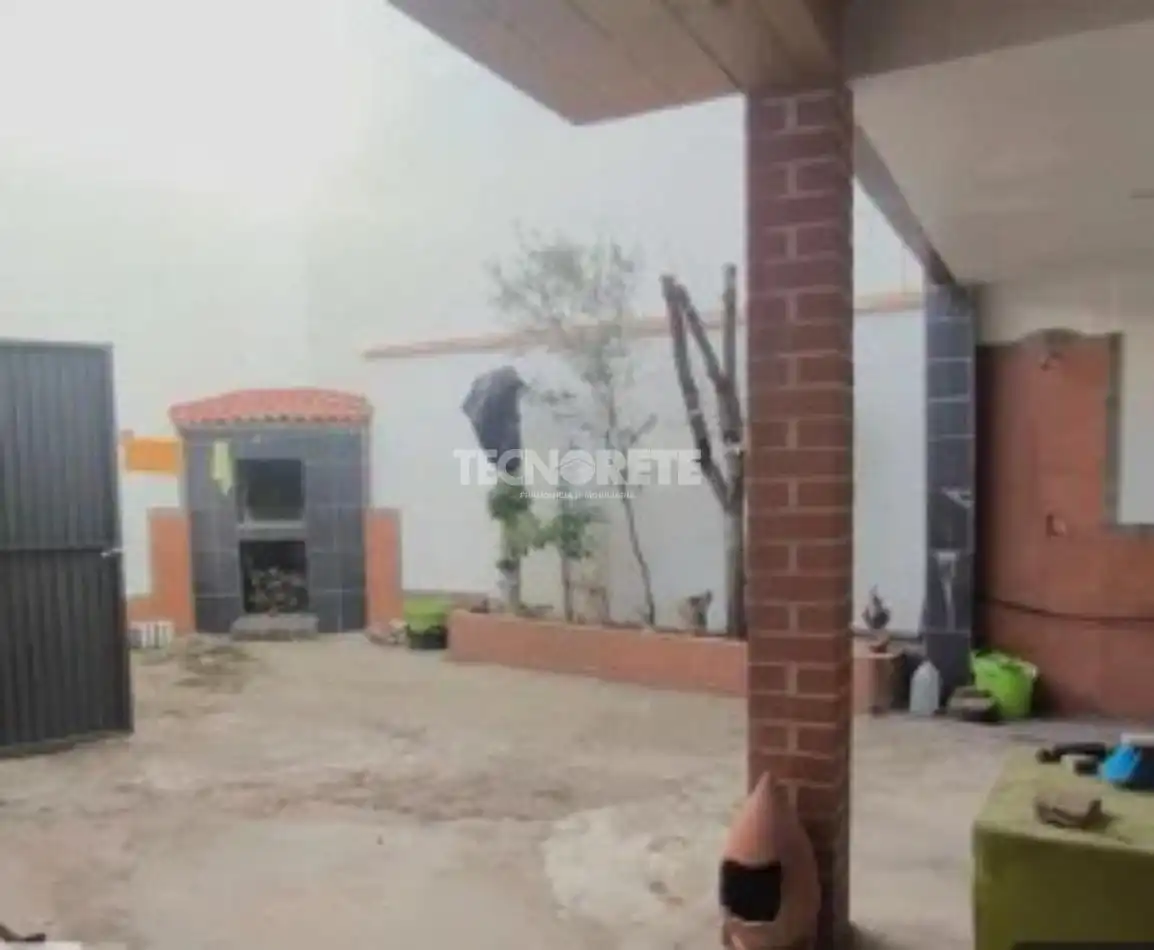 Casa adosada en venda a Lillo