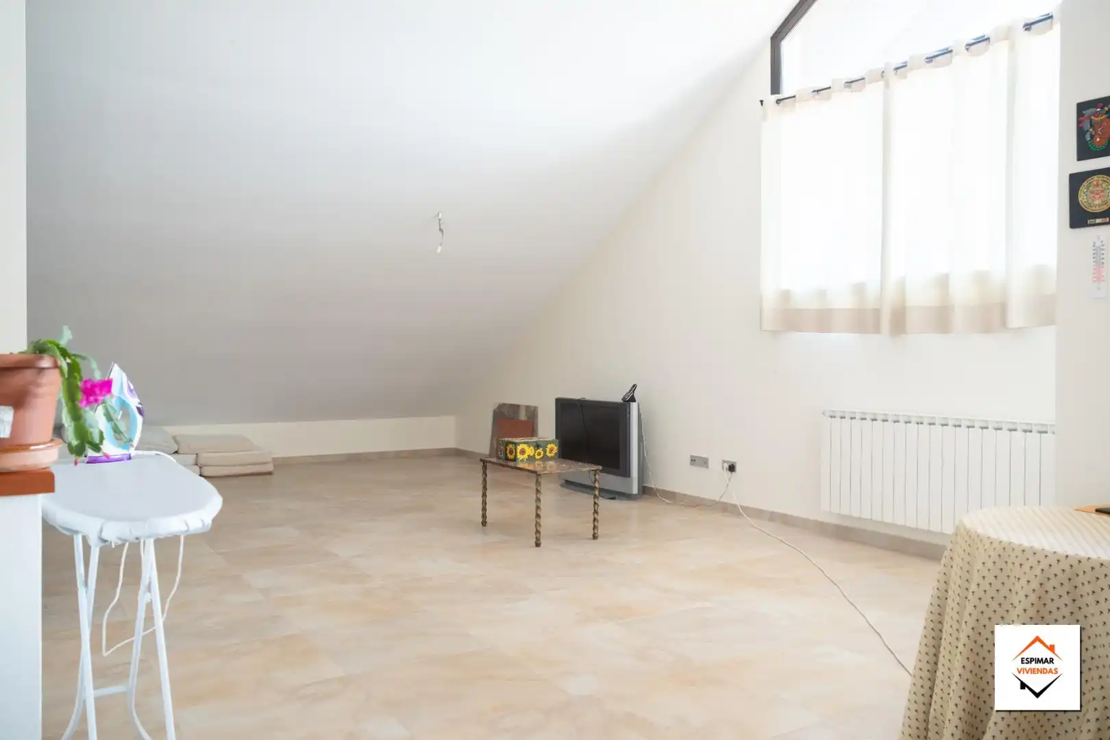 Einfamilien-Reihenhaus zum Verkauf in Villanueva de Gállego mit Heizung, Privatgarten und Terrasse