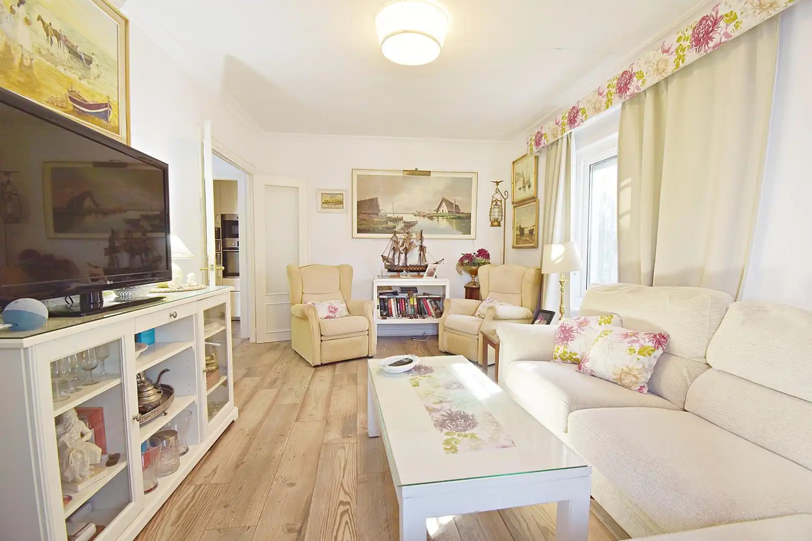 Sala d'estar de Casa o xalet en venda en El Puerto de Santa María amb Aire condicionat i Jardí privat