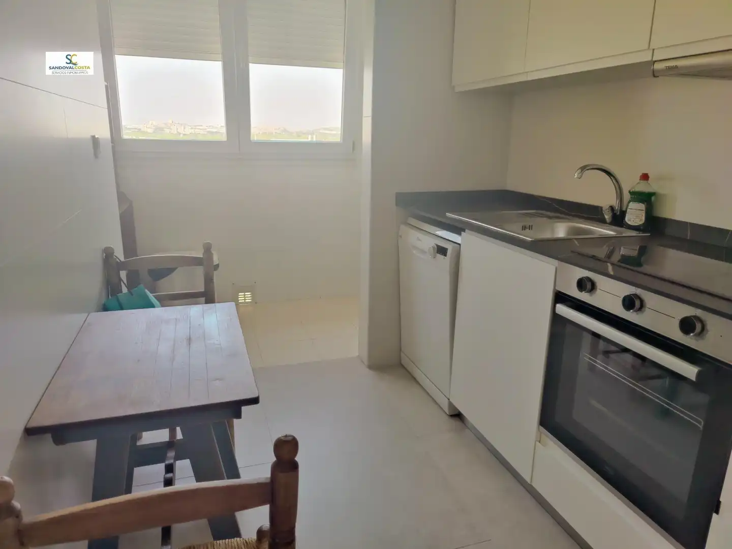Cocina de Piso de alquiler en Alicante / Alacant con Parquet y Piscina comunitaria