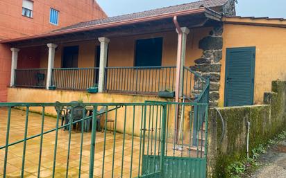 Exterior view of Single-family semi-detached for sale in A Cañiza    with Terrace and Balcony