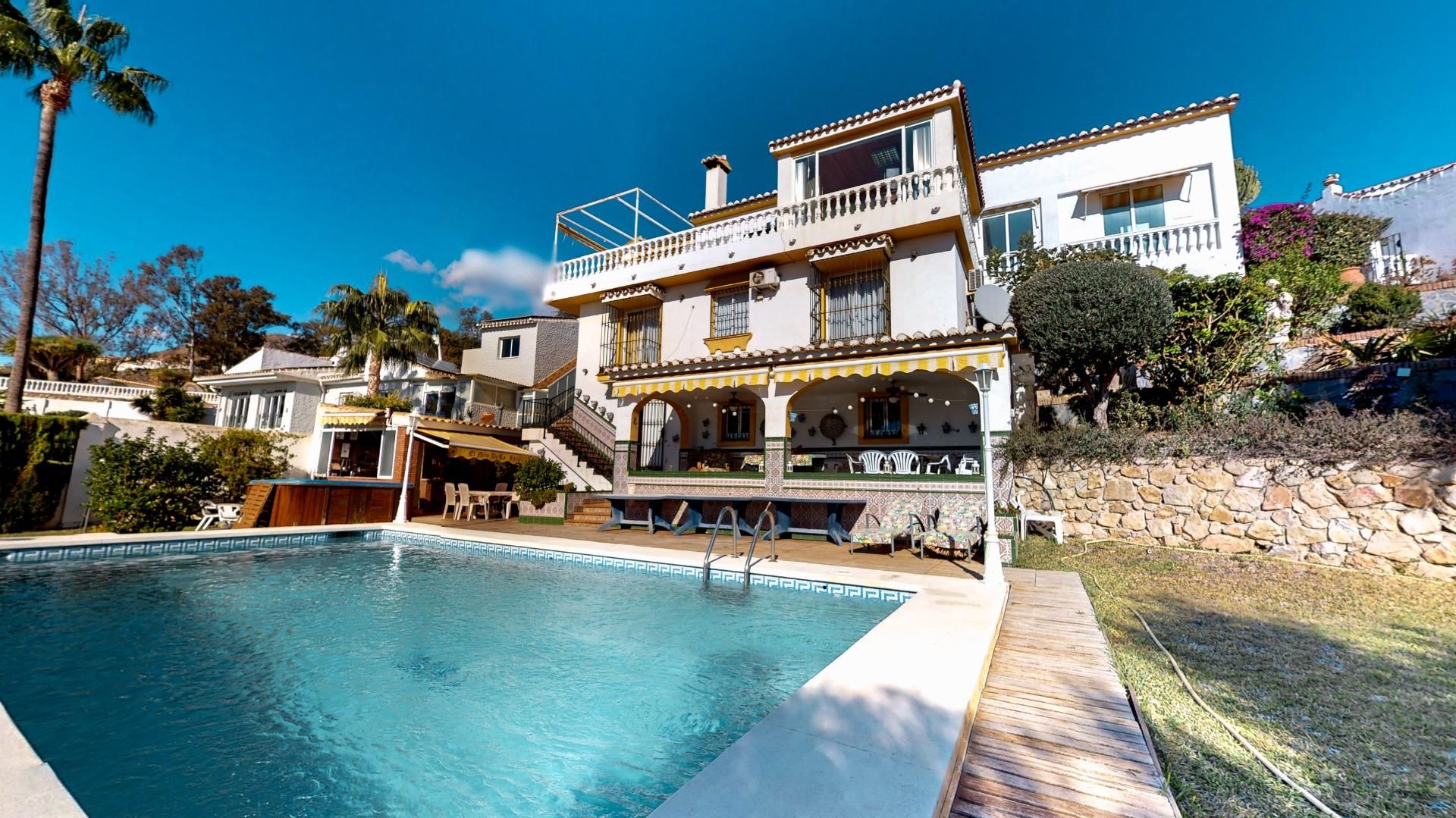 Garden of House or chalet for sale in Benalmádena  with Air Conditioner, Heating and Private garden