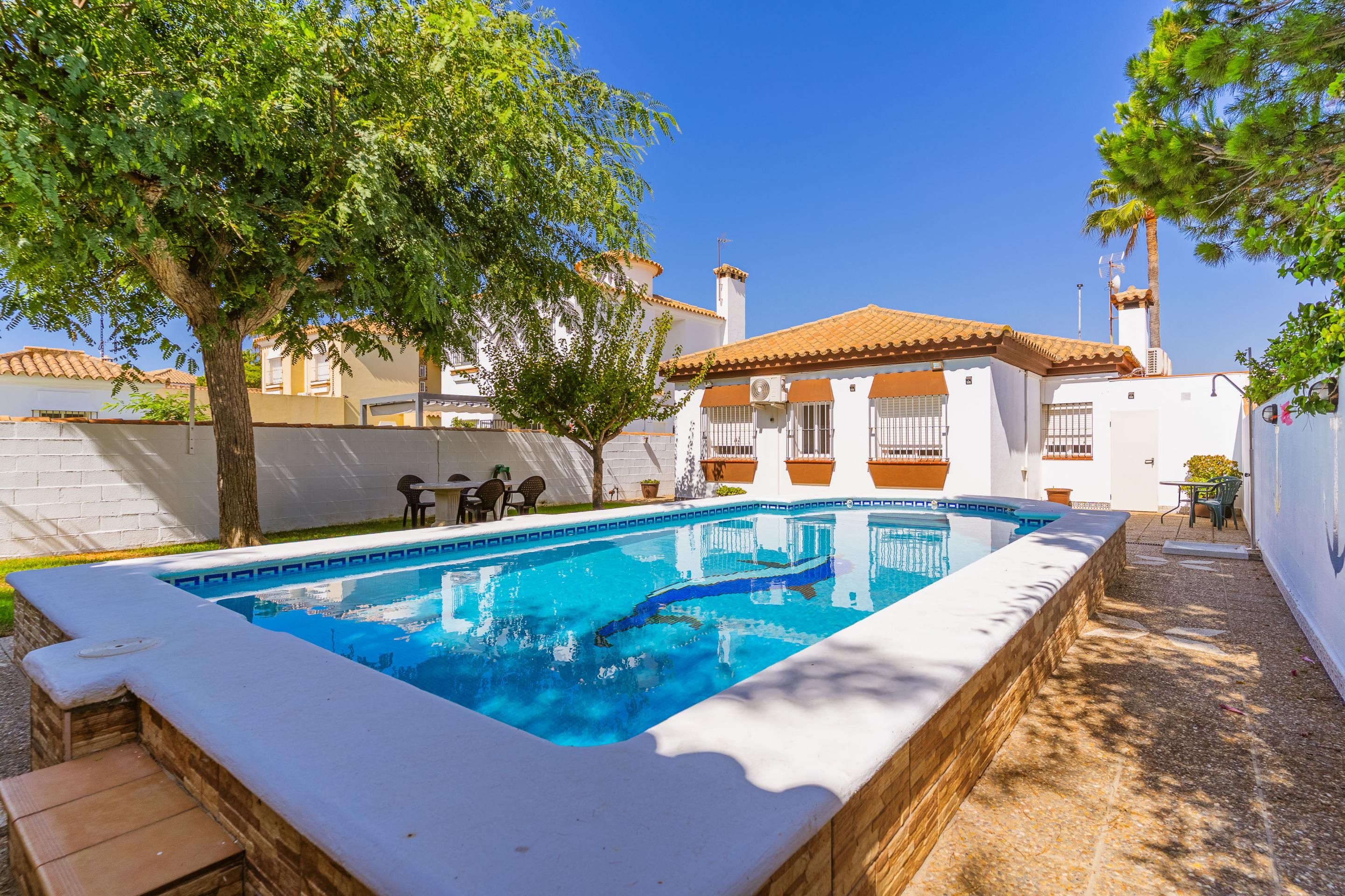 Vista exterior de Casa o xalet en venda en Chiclana de la Frontera