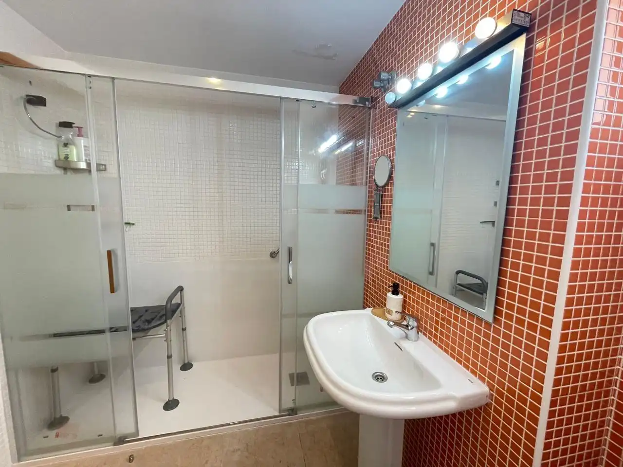 Bany de Apartament en venda en La Manga del Mar Menor amb Aire condicionat, Terrassa i Piscina