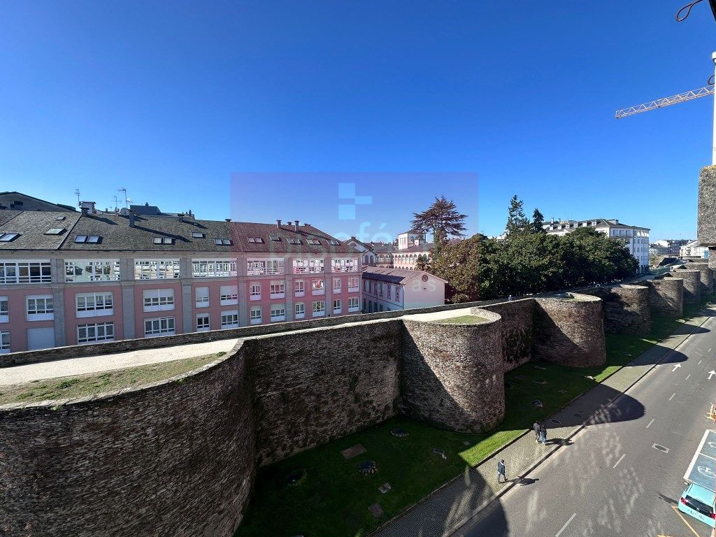 Vista exterior de Piso en venta en Lugo Capital