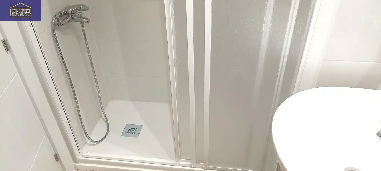 Badezimmer von Wohnung mieten mit Kaufoption in Córdoba mit Klimaanlage, Heizung und Terrasse