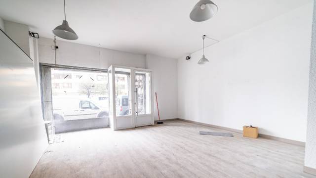 Local comercial en Alquiler en Barrio del Ave