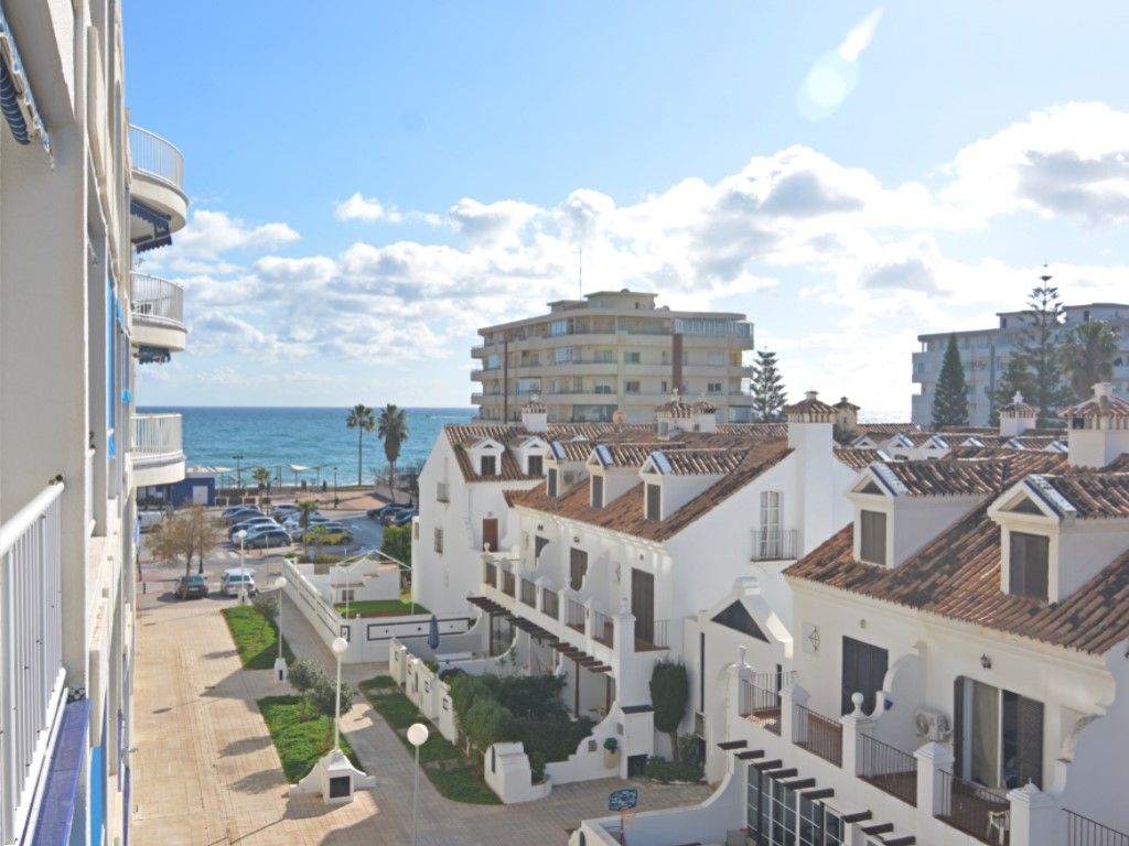 Vista exterior de Pis en venda en Fuengirola amb Aire condicionat, Jardí privat i Terrassa