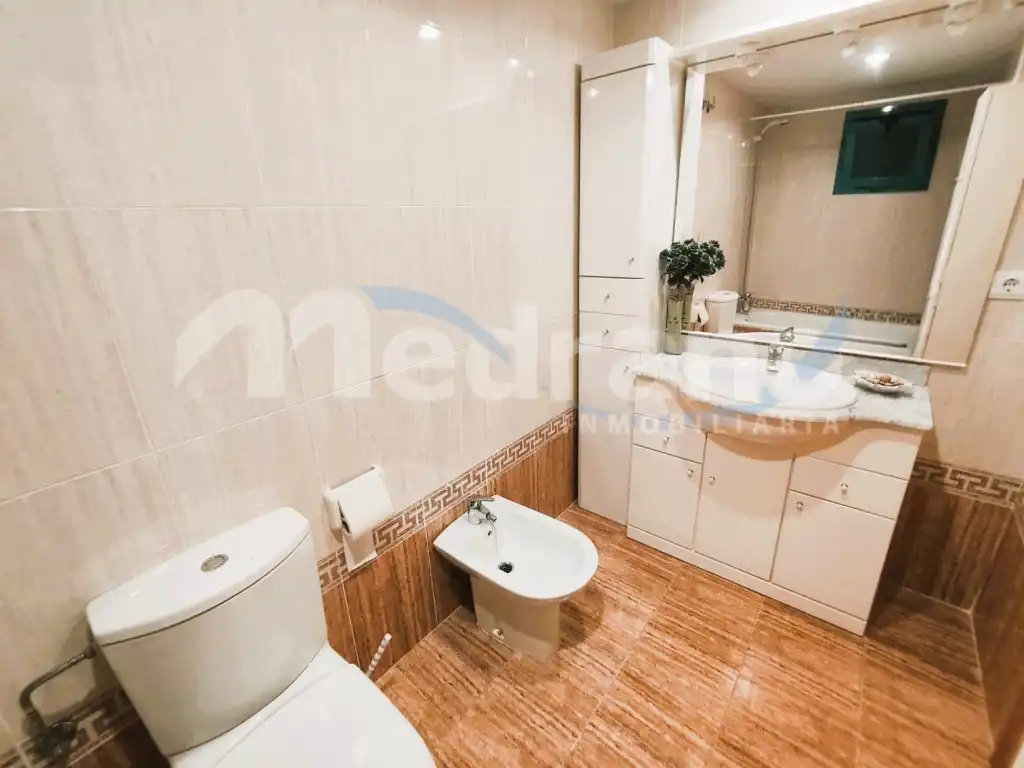 Badezimmer von Wohnung zum Verkauf in Villajoyosa / La Vila Joiosa mit Privatgarten, Terrasse und Schwimmbad