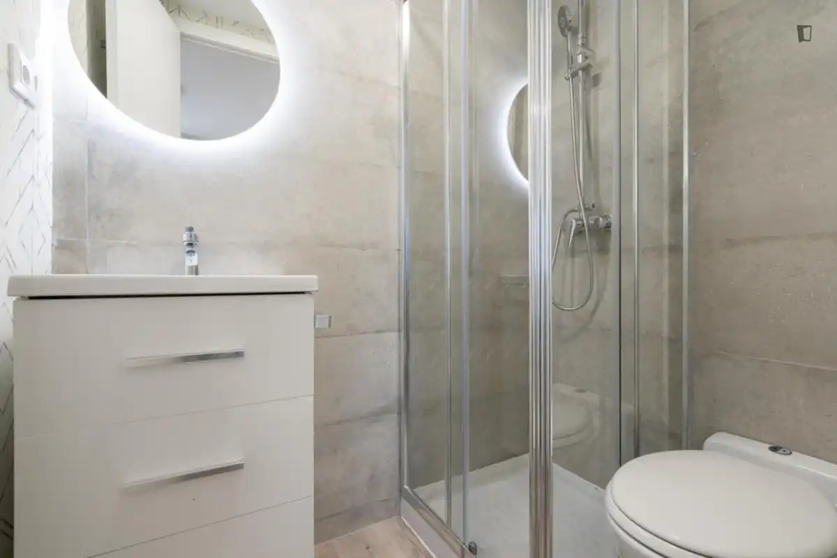 Baño de Apartamento de alquiler en Madrid con Aire acondicionado, Amueblado y Horno