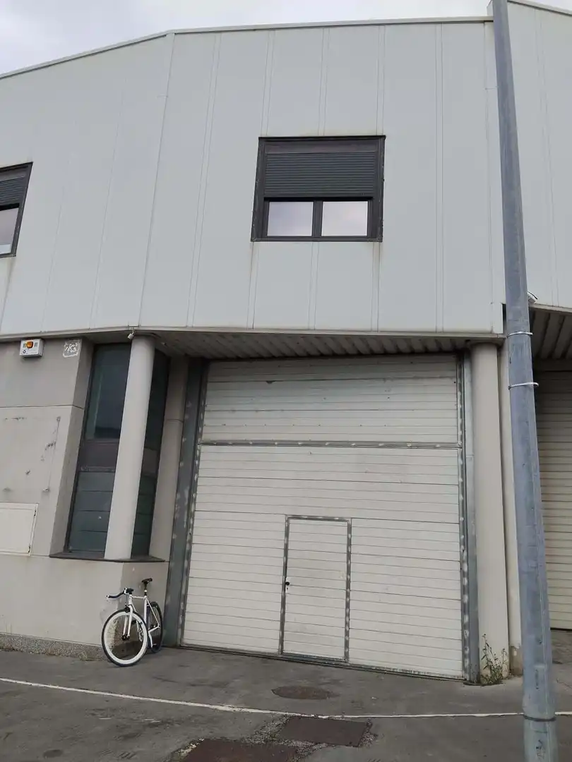 Außenansicht von Fabrikhallen zum Verkauf in Vitoria - Gasteiz