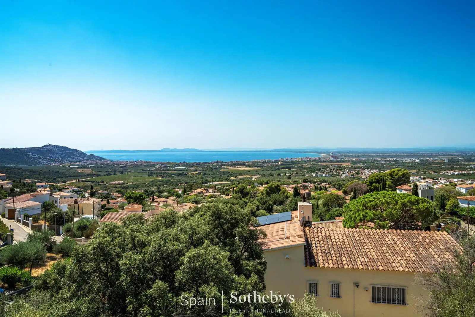 House with pool for sale in Carrer Osca, imagen 4
