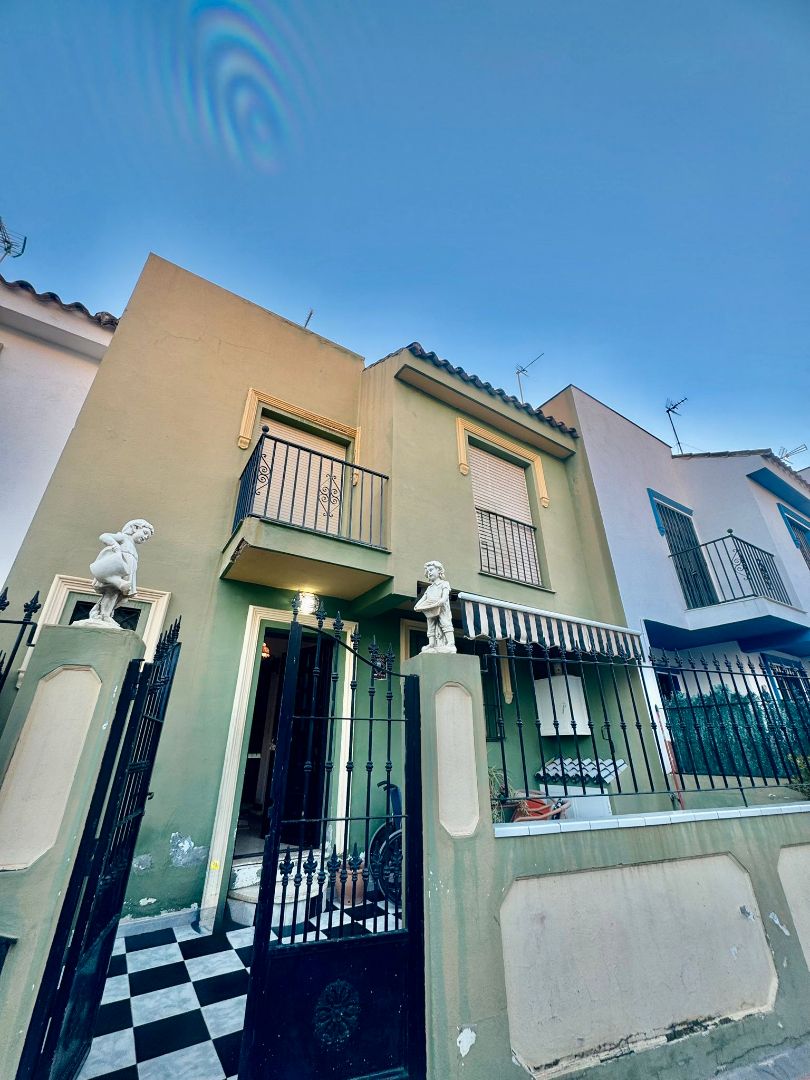 Exterior view of Single-family semi-detached for sale in Fuengirola  with Air Conditioner, Private garden and Terrace