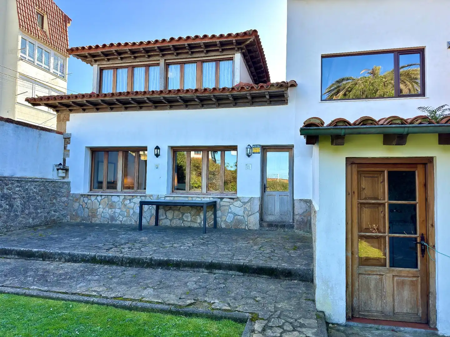 Vista exterior de Casa o chalet en venta en Comillas (Cantabria) con Alarma