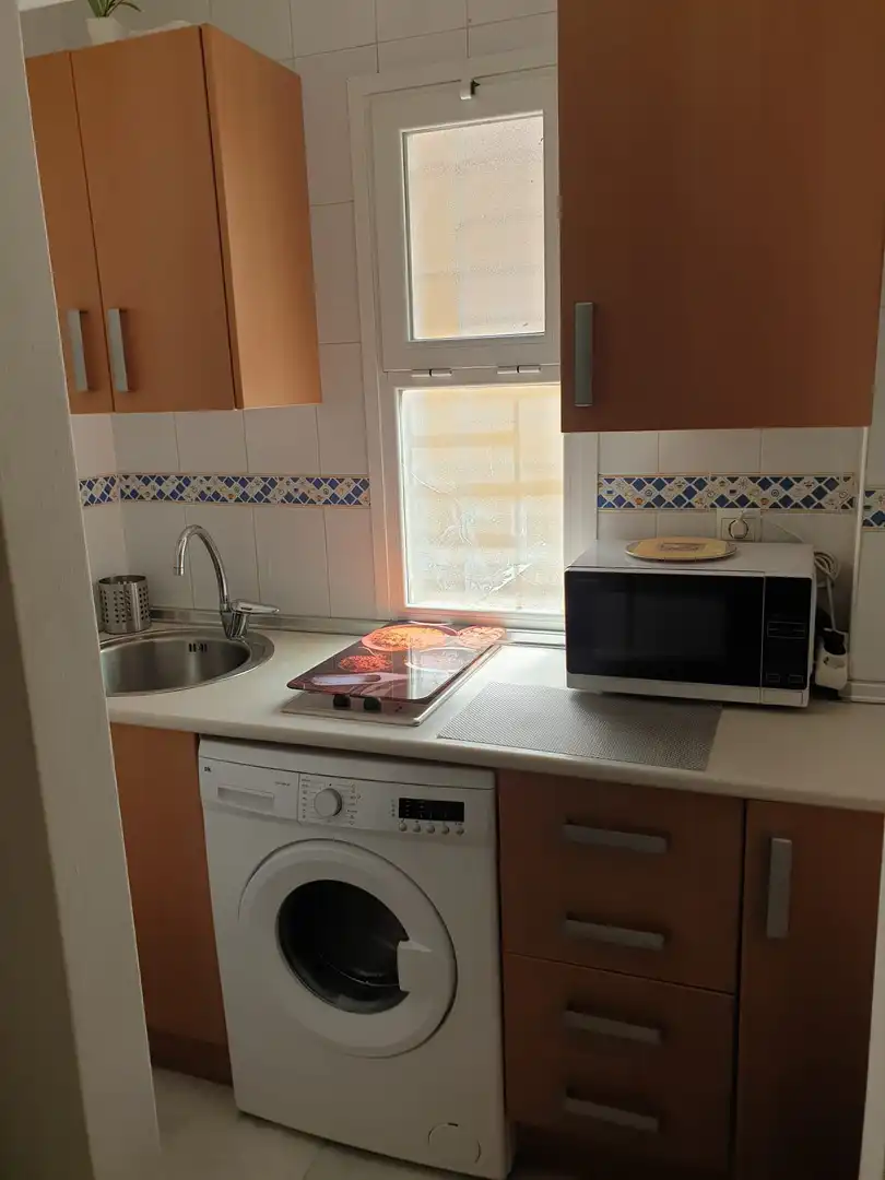 Küche von Wohnung zur Miete in Málaga mit Möbliert und Waschmaschine