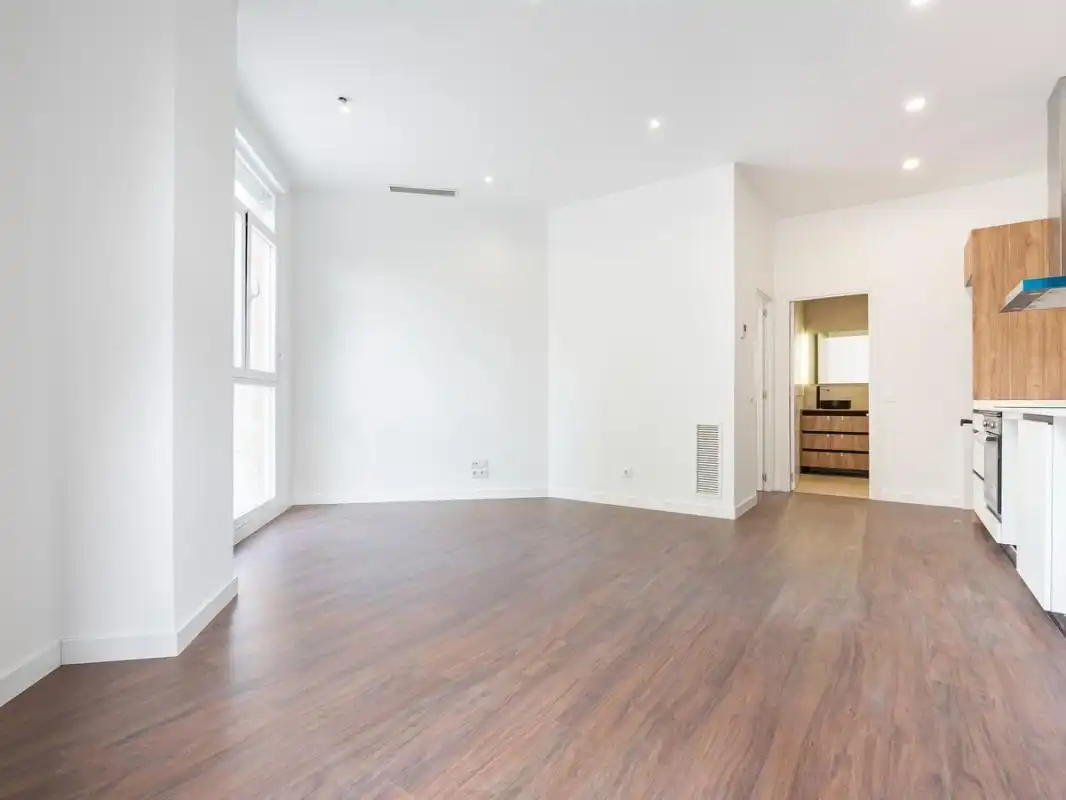 Sala d'estar de Planta baixa en venda en Madrid amb Calefacció