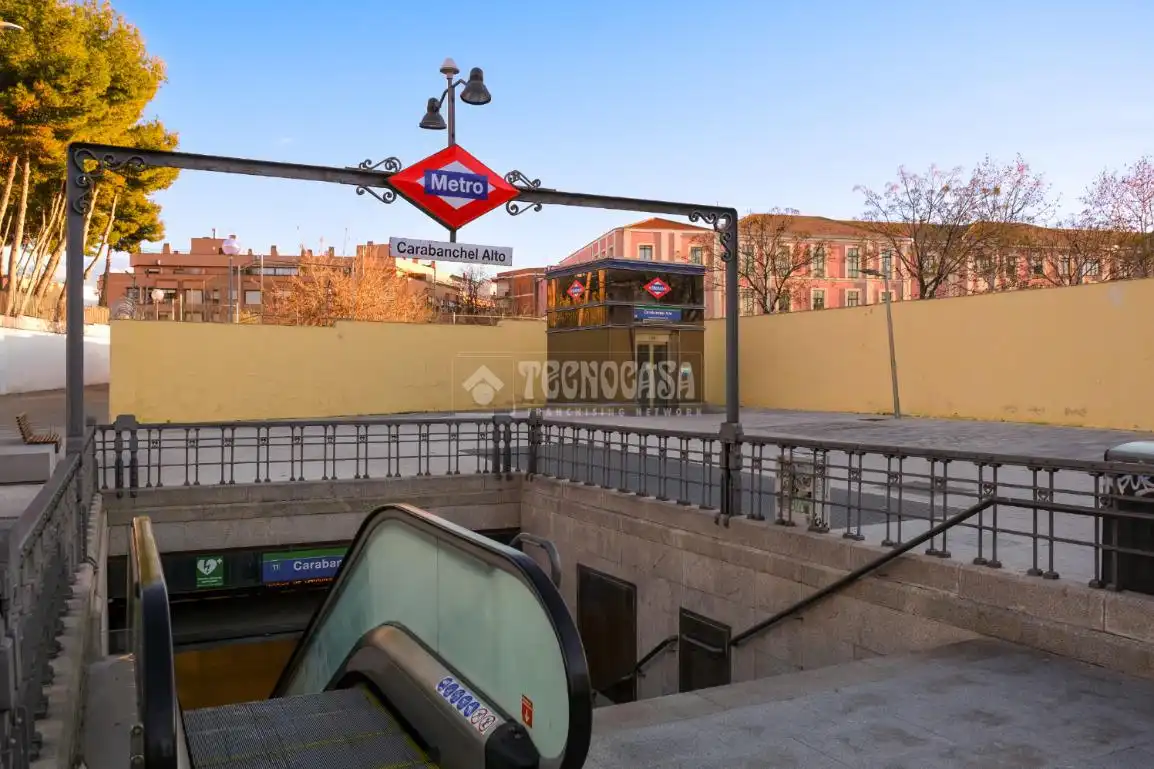 Vista exterior de Pis en venda en Madrid amb Terrassa i Piscina comunitària