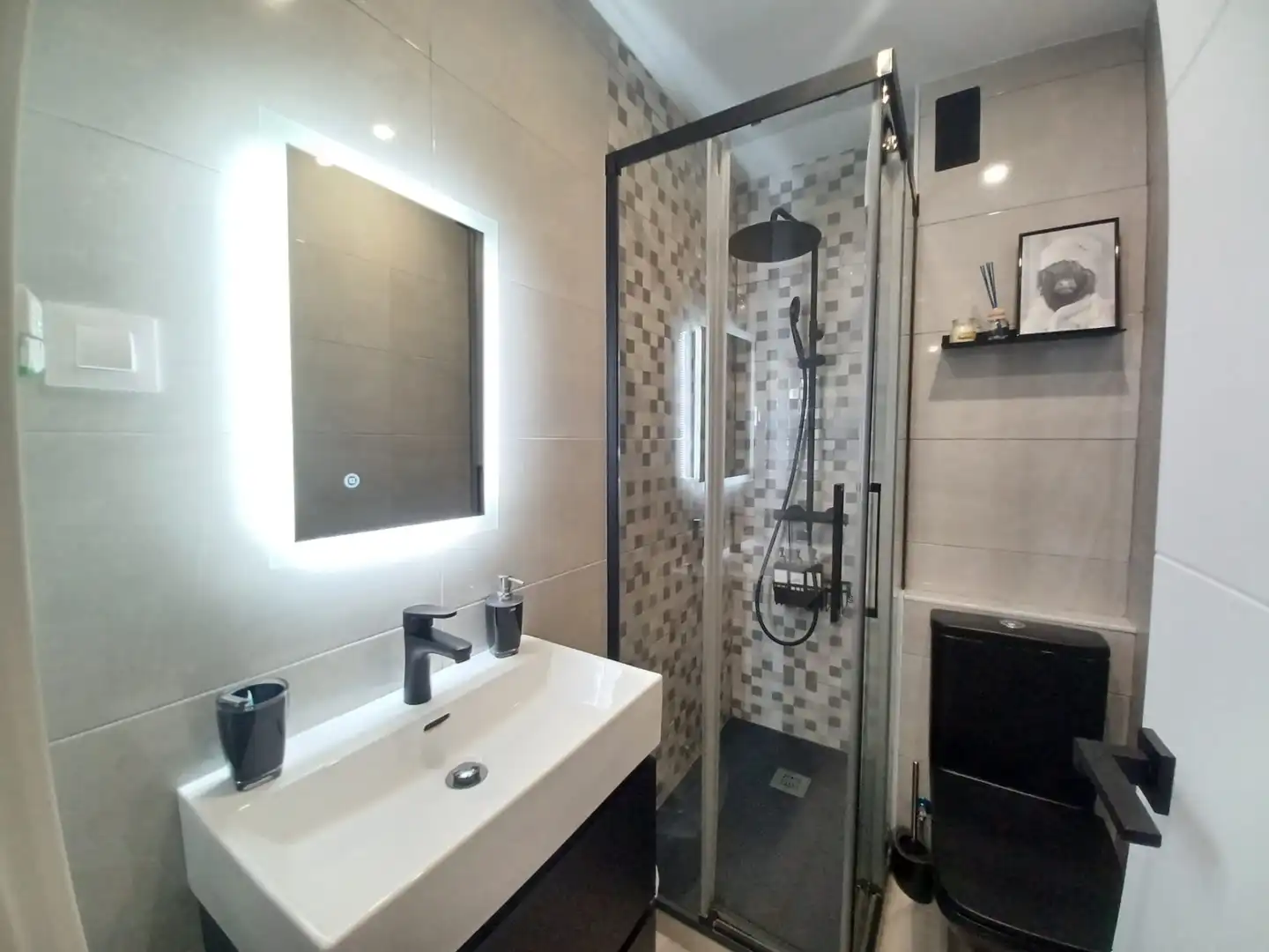 Badezimmer von Wohnung zum Verkauf in Madrid mit Klimaanlage, Heizung und Möbliert
