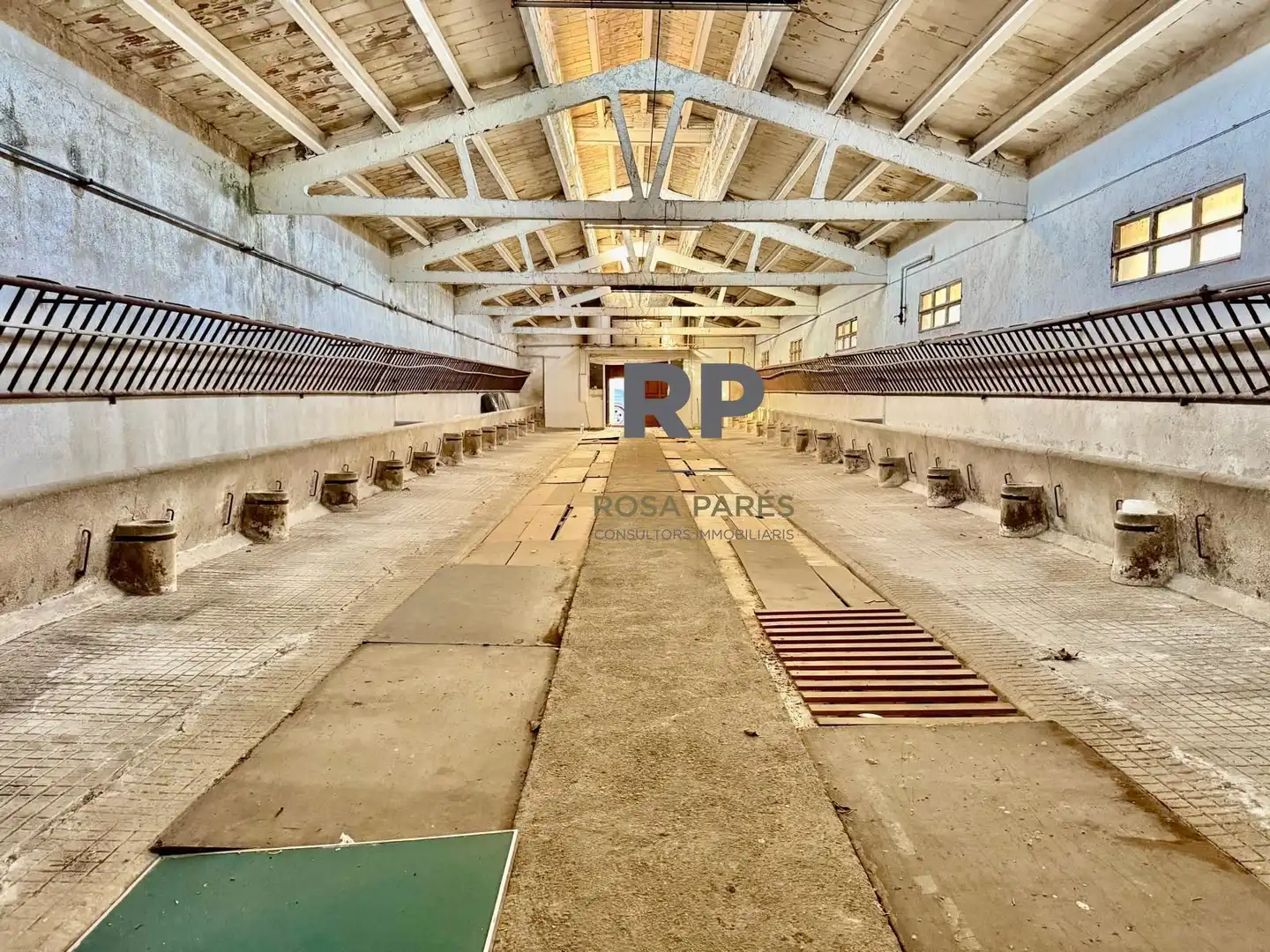 Außenansicht von Fabrikhallen zur Miete in Sant Martí de Centelles